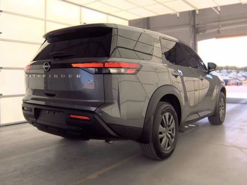 Used 2025 Nissan Pathfinder S FWD image 2