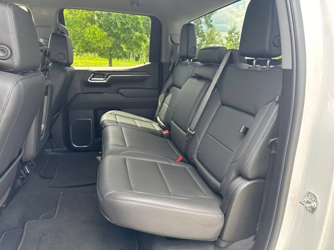 Used 2025 GMC Sierra 1500 SLT AWD/4WD image 18