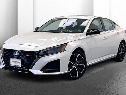 Certified 2024 Nissan Altima 2.5 SR w/ SR Premium Package image 11