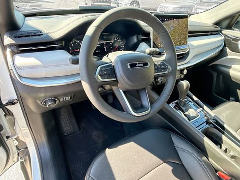 Used 2026 Jeep Compass Limited AWD/4WD image 12