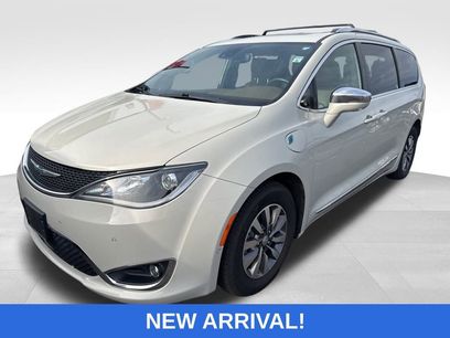 Used 2020 Chrysler Pacifica Limited w/ Advanced Safetytec Group