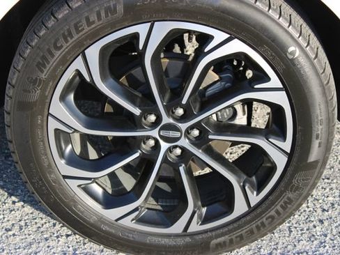 Used 2024 Lincoln Nautilus Reserve AWD/4WD image 24