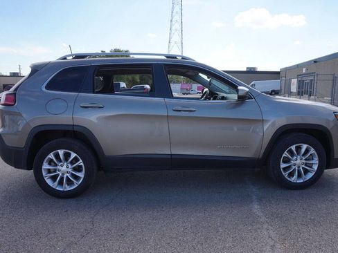 Used 2019 Jeep Cherokee Latitude w/ Popular Appearance Group FWD image 4