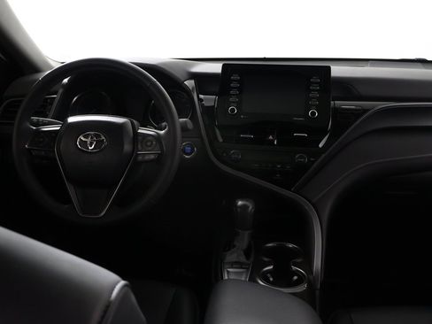 Used 2024 Toyota Camry SE image 29