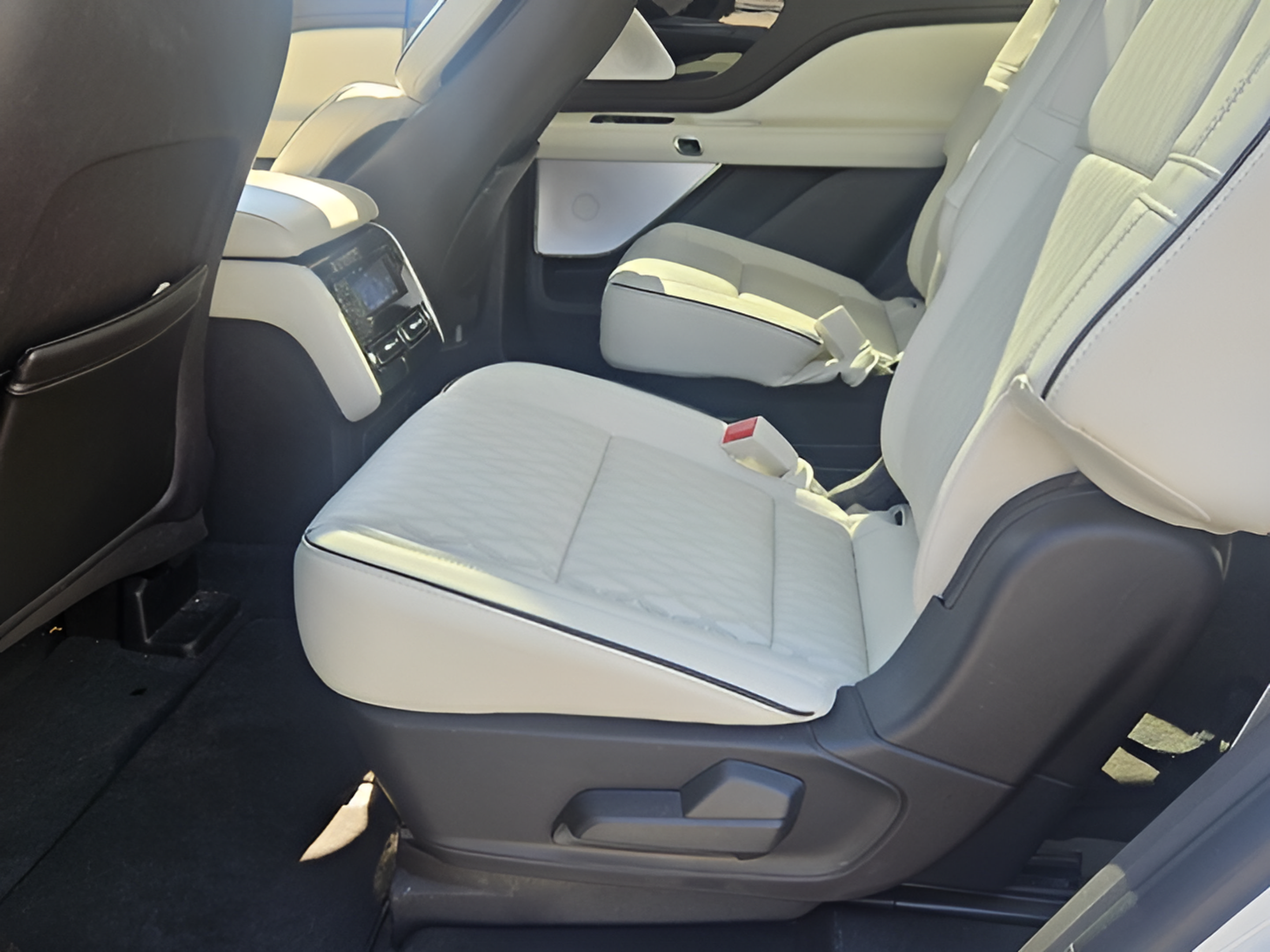 Used 2024 Lincoln Aviator Black Label AWD/4WD image 8