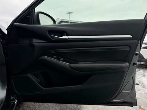 Used 2023 Nissan Altima 2.5 SV w/ SV Premium Package image 12