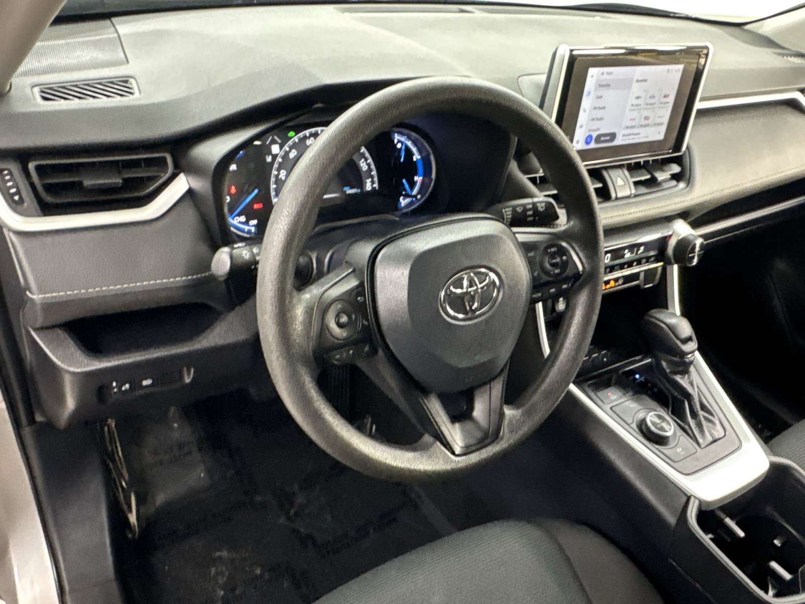 Used 2024 Toyota RAV4 LE AWD/4WD image 13