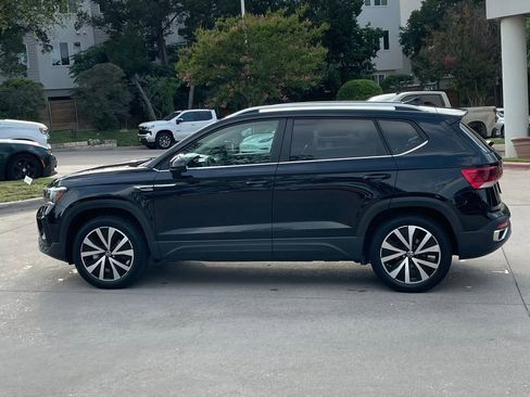 Used 2024 Volkswagen Taos SE FWD image 4