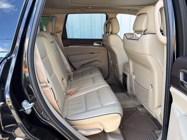 Used 2017 Jeep Grand Cherokee Overland w/ Jeep Active Safety Group RWD image 18