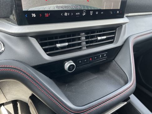Used 2025 Ford Explorer ST-Line w/ ST-Line Street Pack AWD/4WD image 18