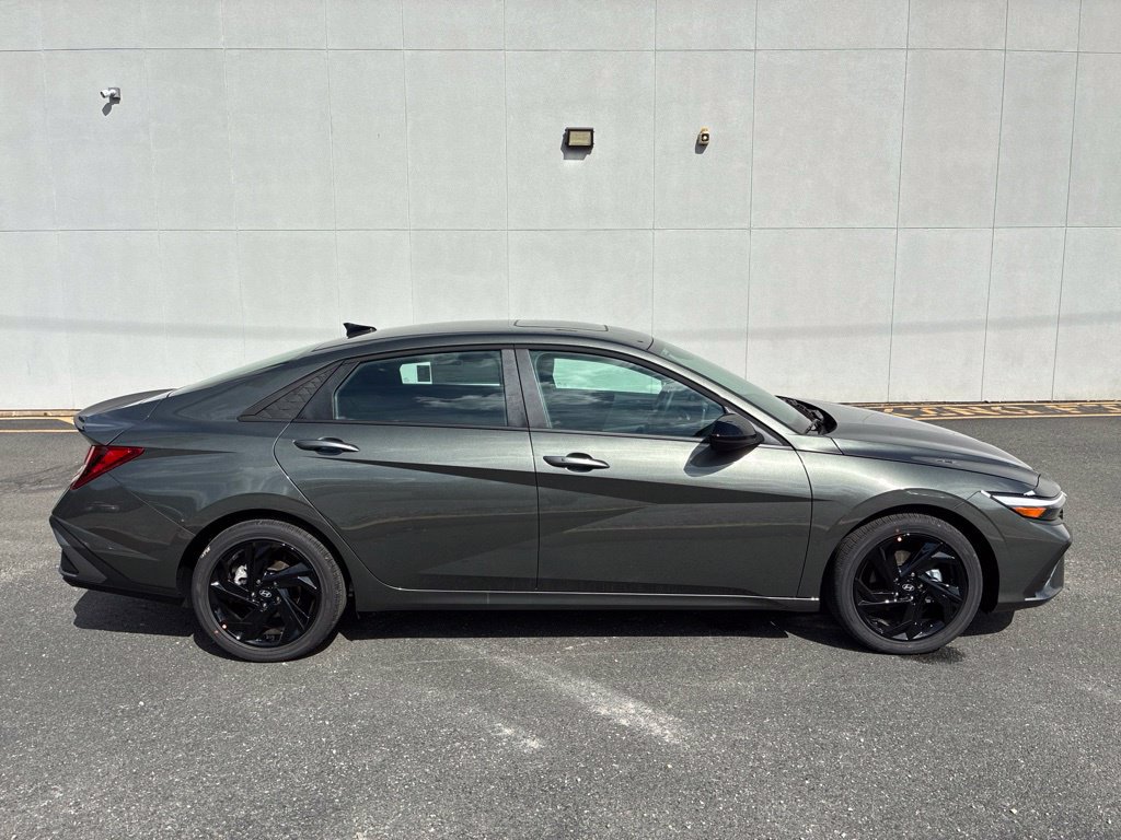 New 2026 Hyundai Elantra SEL Sport FWD image 8