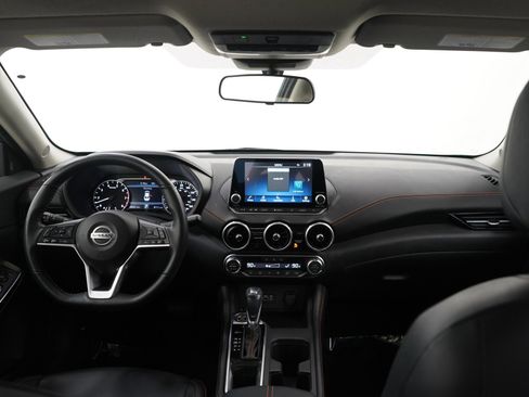 Used 2022 Nissan Sentra SR w/ SR Premium Package image 12