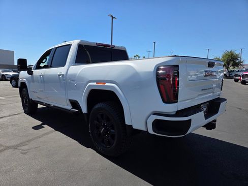 Used 2025 GMC Sierra 2500 AT4 w/ AT4 Premium Plus Package AWD/4WD image 4