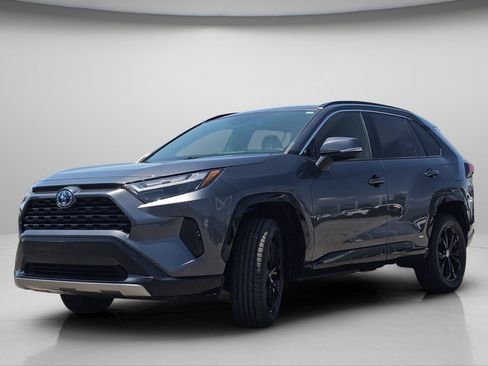 Used 2023 Toyota RAV4 SE w/ Convenience Package AWD/4WD image 18