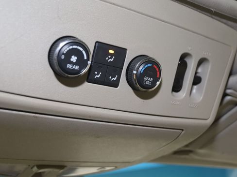 Used 2011 Nissan Armada Platinum w/ 2nd Row Captain Seat Pkg AWD/4WD image 32