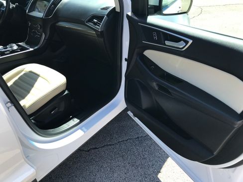Used 2019 Ford Edge SEL w/ Equipment Group 201A AWD/4WD image 17