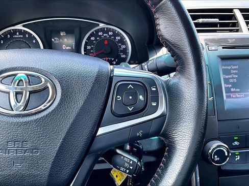 Used 2016 Toyota Camry SE FWD image 25
