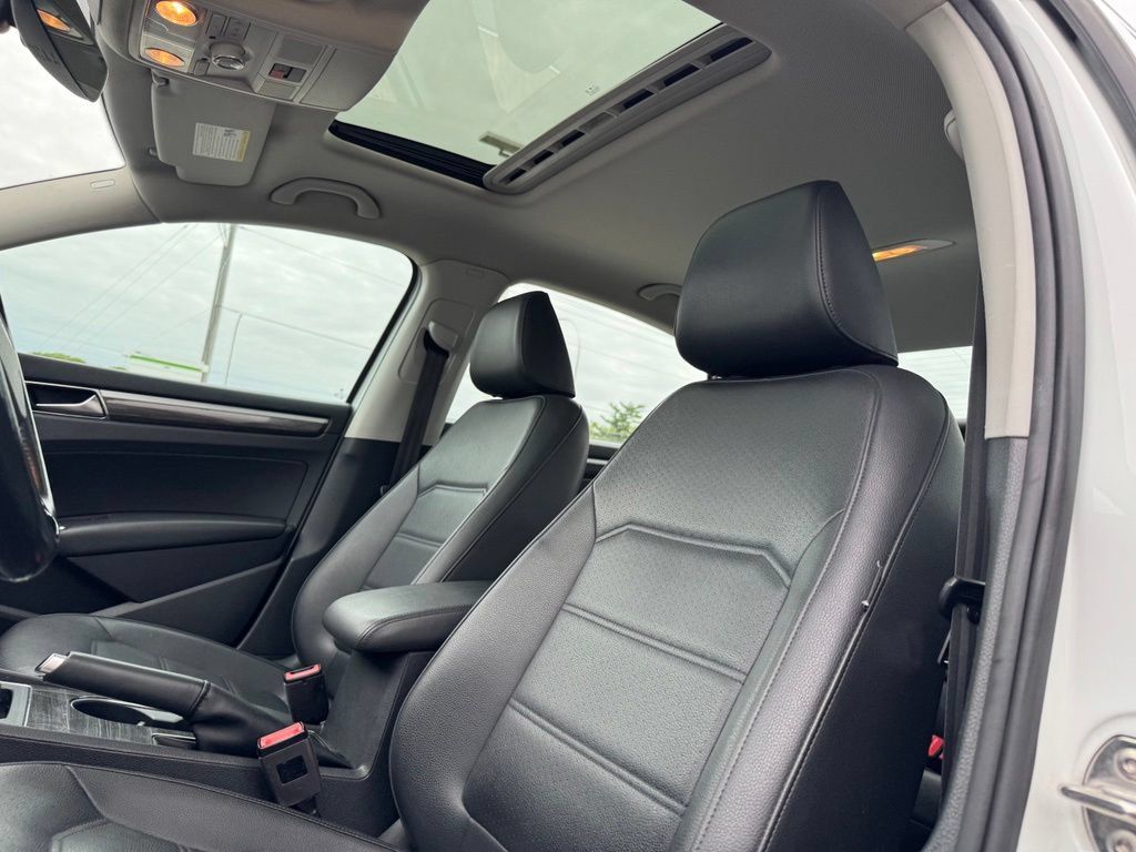 Used 2018 Volkswagen Passat 2.0T SE FWD image 7
