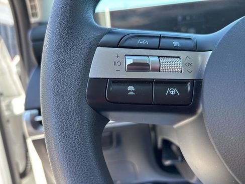 Used 2025 Hyundai Tucson SE AWD/4WD image 24