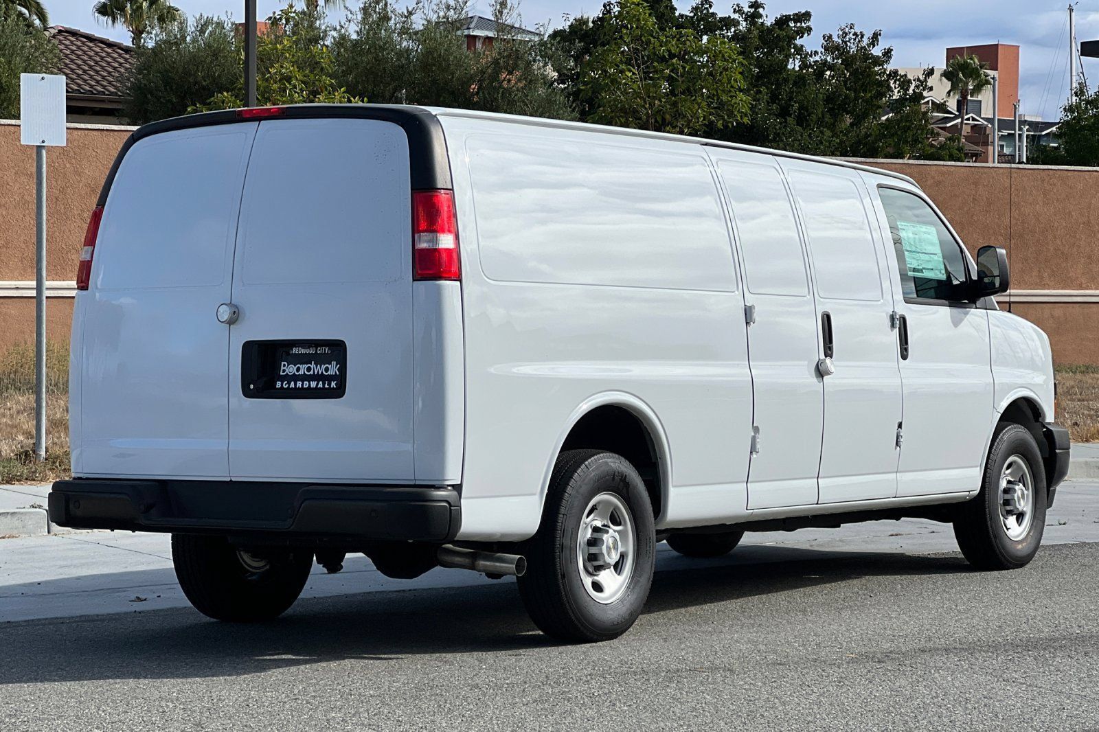 Used 2023 Chevrolet Express 3500 Extended w/ Driver Convenience Package RWD image 4