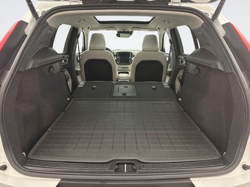 Used 2021 Volvo XC40 T5 Momentum w/ Premium Package image 23