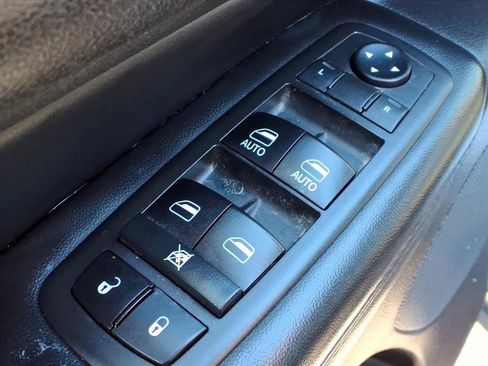 Used 2019 Jeep Grand Cherokee Limited image 16