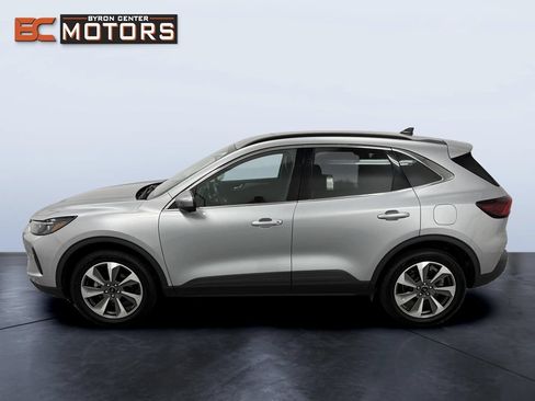 Used 2024 Ford Escape Platinum AWD/4WD image 3