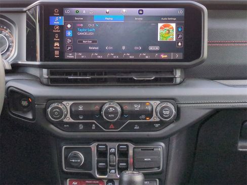 Used 2024 Jeep Wrangler Unlimited Rubicon image 18