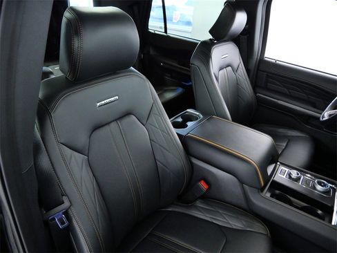 Used 2024 Ford Expedition Platinum image 13