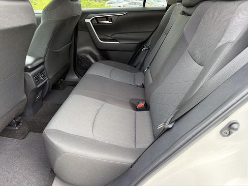 Used 2025 Toyota RAV4 XLE FWD image 20