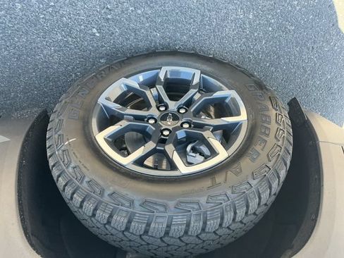 New 2026 Chevrolet Equinox ACTIV w/ Convenience Package III AWD/4WD image 9
