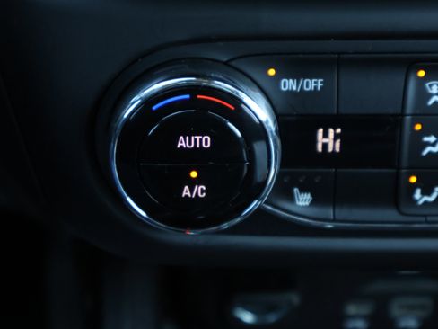 Used 2022 Chevrolet TrailBlazer RS w/ Sun and Liftgate Package image 27