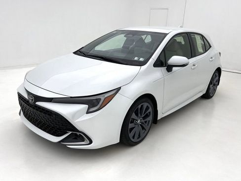 Used 2023 Toyota Corolla XSE FWD image 4
