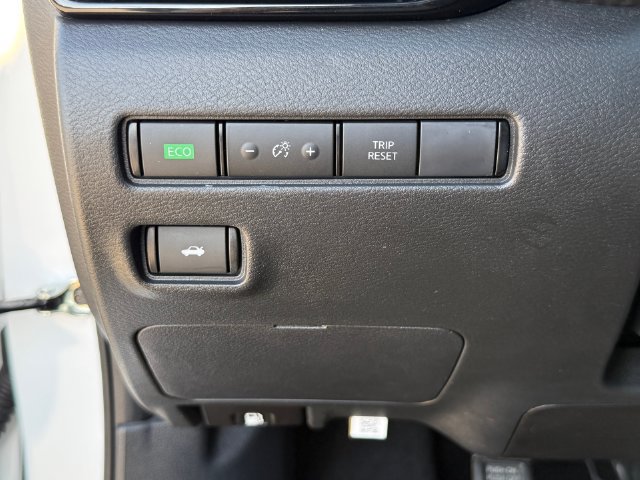 Used 2025 Nissan Sentra SR FWD image 26