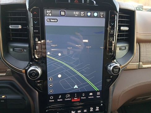 Used 2024 RAM 3500 Limited w/ Towing Technology Group image 31