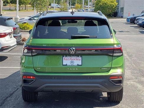New 2025 Volkswagen Taos SE image 4