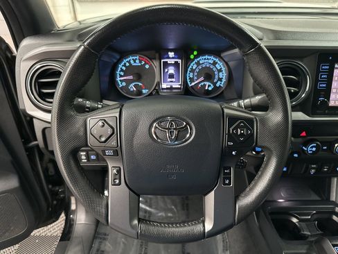 Used 2019 Toyota Tacoma TRD Sport image 16