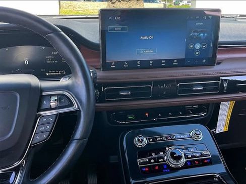 Used 2022 Lincoln Nautilus Reserve AWD/4WD image 6