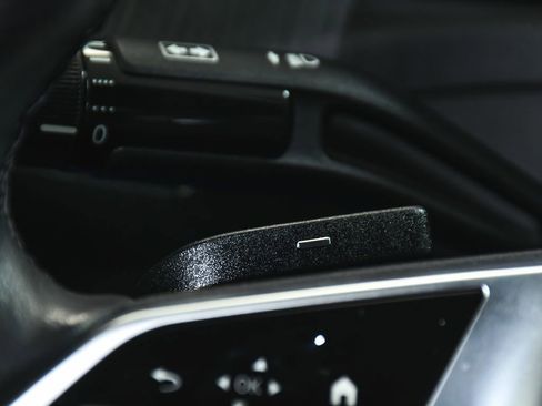 Used 2025 Mercedes-Benz C 300 4MATIC Sedan image 37