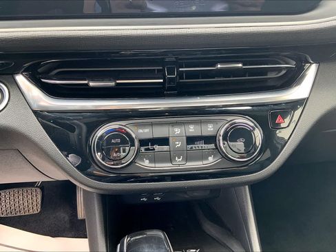 Used 2024 Buick Envista Sport Touring w/ Convenience I Package FWD image 33