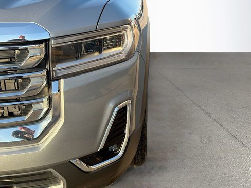 Used 2023 GMC Acadia SLT image 11