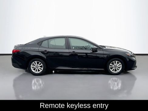 Used 2025 Toyota Camry LE image 3