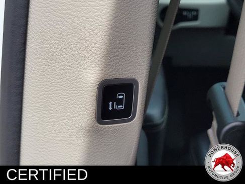 Used 2023 Chrysler Pacifica Touring-L FWD image 18