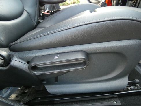 Used 2019 MINI Cooper S w/ Premium Package image 31