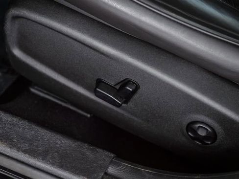 Used 2020 Chrysler 300 Limited image 41