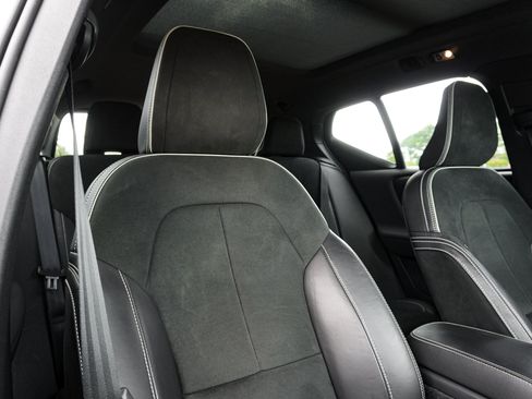 Used 2021 Volvo XC40 T5 R-Design w/ Advanced Package AWD/4WD image 34