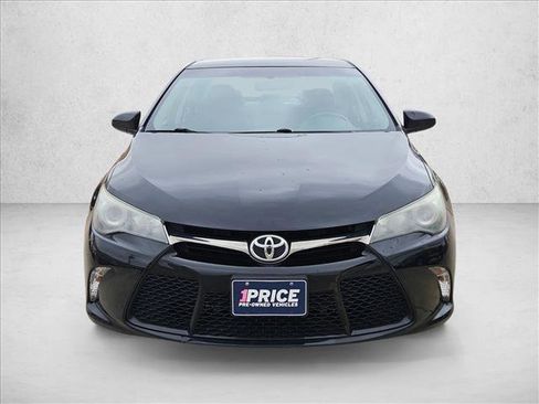 Used 2015 Toyota Camry SE image 2