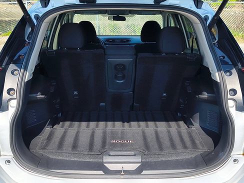 Used 2018 Nissan Rogue SV AWD/4WD image 23