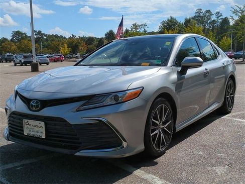 Used 2023 Toyota Camry XLE image 8