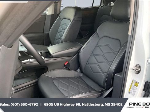 Used 2025 Volkswagen Atlas SE image 18